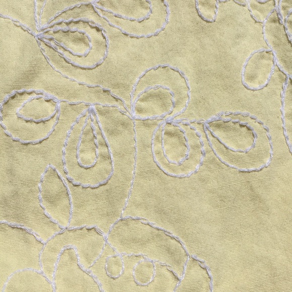 Yellow knee length skirt - Picture 2 of 3